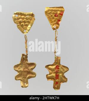 Raupe Ornamente, dreieckig, 8, Imperial, 3. Jahrhundert n. Chr., Römische, Gold, Durchschnitt: 9/16 x 1/16 x 1 3/4 in. (1,4 × 0,2 × 4,4 cm), Gold und Silber, Gold Kronen auf dem Kopf getragen wie eine Krone, wurden mit geometrischen Mustern verziert Goldfolie appliqués eingenähte der Ärmel und Halsausschnitt der festliche Kleidung zu entsprechen. Stockfoto