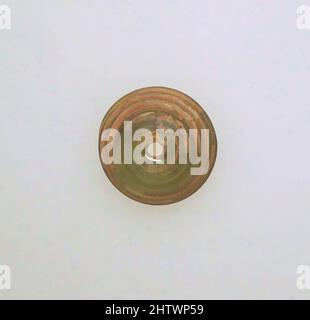 Kunst inspiriert von Glasspindel-Whorl, früh bis mittelkaiserlich, ca. 1.–2. Jahrhundert n. Chr., römisch, Glas; stabförmig und gewickelt, Höhe: 3/8 x 1 Zoll (0,9 x 2,6 cm), Glas, lichtdurchlässig hellgelb grün, mit Spuren in der gleichen Farbe., hoher, gewölbter Körper; leicht konvexer Boden; vertikales Loch, Klassische Werke, die von Artotop mit einem Hauch von Moderne modernisiert wurden. Formen, Farbe und Wert, auffällige visuelle Wirkung auf Kunst. Emotionen durch Freiheit von Kunstwerken auf zeitgemäße Weise. Eine zeitlose Botschaft, die eine wild kreative neue Richtung verfolgt. Künstler, die sich dem digitalen Medium zuwenden und die Artotop NFT erschaffen Stockfoto