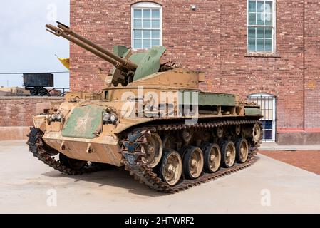 Ein selbstfahrendes Flak-Geschütz aus dem Jahr M42, das im Veterans Park in Deming, New Mexico, ausgestellt ist. Stockfoto