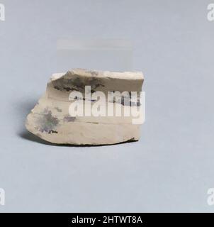 Kunst inspiriert von Vase Fragment, frühe Helladic, ca. 3000–2000 v. Chr., Ägäis, Terrakotta, andere: 1 5/8in. (4,2cm), Vasen, Klassisches Werk, modernisiert von Artotop mit einem Schuss Moderne. Formen, Farbe und Wert, auffällige visuelle Wirkung auf Kunst. Emotionen durch Freiheit von Kunstwerken auf zeitgemäße Weise. Eine zeitlose Botschaft, die eine wild kreative neue Richtung verfolgt. Künstler, die sich dem digitalen Medium zuwenden und die Artotop NFT erschaffen Stockfoto