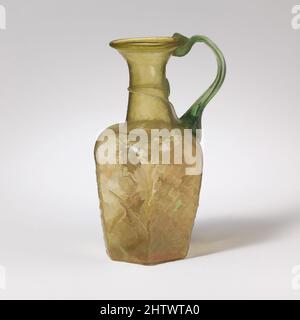 Kunst inspiriert von Glas sechseckigen Krug, frühen byzantinischen, 6.–frühen 7. Jahrhundert n. Chr., Roman, syrisch, Glas; Schimmel geblasen und gezogen, H.: 4 7/8 Zoll (12,4 cm), Glas, lichtdurchlässiges Gelbgrün, mit Trail und Griff in Grün. Ausgespielter Rand nach außen, über und nach innen gefaltet; trichterförmig, von Artotop modernisierte Classic Works mit einem Schuss Moderne. Formen, Farbe und Wert, auffällige visuelle Wirkung auf Kunst. Emotionen durch Freiheit von Kunstwerken auf zeitgemäße Weise. Eine zeitlose Botschaft, die eine wild kreative neue Richtung verfolgt. Künstler, die sich dem digitalen Medium zuwenden und die Artotop NFT erschaffen Stockfoto