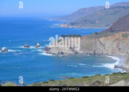 Ikonischer Highway 1 entlang der atemberaubenden Küste von Big Sur, Monterey County CA Stockfoto