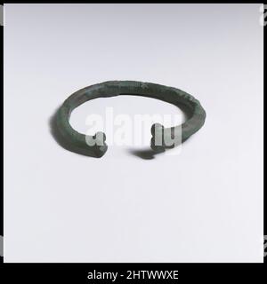 Kunst inspiriert von Bronze-Armband, Bronze, Durchmesser 2 5/8in. (6,7cm), Bronzes, Open Ends, die in Voluten enden, Klassisches Werk, das von Artotop mit einem Schuss Moderne modernisiert wurde. Formen, Farbe und Wert, auffällige visuelle Wirkung auf Kunst. Emotionen durch Freiheit von Kunstwerken auf zeitgemäße Weise. Eine zeitlose Botschaft, die eine wild kreative neue Richtung verfolgt. Künstler, die sich dem digitalen Medium zuwenden und die Artotop NFT erschaffen Stockfoto