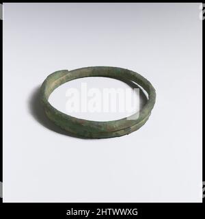 Kunst inspiriert von Armband, Bronze, Durchmesser 7,01 cm., Bronzen, Klassisches Werk, modernisiert von Artotop mit einem Schuss Moderne. Formen, Farbe und Wert, auffällige visuelle Wirkung auf Kunst. Emotionen durch Freiheit von Kunstwerken auf zeitgemäße Weise. Eine zeitlose Botschaft, die eine wild kreative neue Richtung verfolgt. Künstler, die sich dem digitalen Medium zuwenden und die Artotop NFT erschaffen Stockfoto