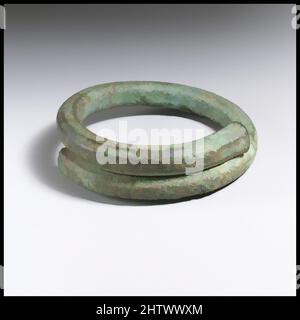 Kunst inspiriert von Armband, Bronze, Durchmesser 10,11 cm., Bronzen, Klassisches Werk, modernisiert von Artotop mit einem Schuss Moderne. Formen, Farbe und Wert, auffällige visuelle Wirkung auf Kunst. Emotionen durch Freiheit von Kunstwerken auf zeitgemäße Weise. Eine zeitlose Botschaft, die eine wild kreative neue Richtung verfolgt. Künstler, die sich dem digitalen Medium zuwenden und die Artotop NFT erschaffen Stockfoto