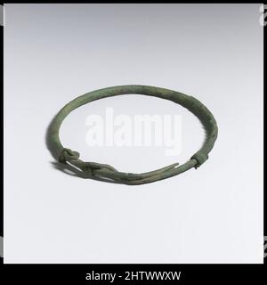 Kunst inspiriert von Armband, Roman, Bronze, Durchmesser 8,10 cm., Bronzen, Klassische Werke, die von Artotop mit einem Hauch von Moderne modernisiert wurden. Formen, Farbe und Wert, auffällige visuelle Wirkung auf Kunst. Emotionen durch Freiheit von Kunstwerken auf zeitgemäße Weise. Eine zeitlose Botschaft, die eine wild kreative neue Richtung verfolgt. Künstler, die sich dem digitalen Medium zuwenden und die Artotop NFT erschaffen Stockfoto