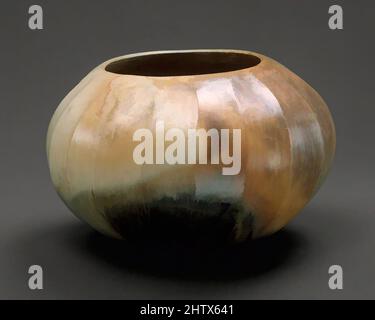 Kunst inspiriert von Bowl (Tecomate), 12.–9. Jahrhundert v. Chr., Mexiko, Mesoamerika, Olmec, Keramik, H. 4 1/2 Zoll (11,3 cm), Keramik-Behälter, von Artotop modernisierte Classic Works mit einem Schuss Moderne. Formen, Farbe und Wert, auffällige visuelle Wirkung auf Kunst. Emotionen durch Freiheit von Kunstwerken auf zeitgemäße Weise. Eine zeitlose Botschaft, die eine wild kreative neue Richtung verfolgt. Künstler, die sich dem digitalen Medium zuwenden und die Artotop NFT erschaffen Stockfoto