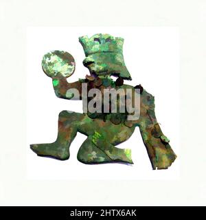 Kunst inspiriert von Profil-Krieger-Ornament, 390–450, Peru, Moche (Loma Negra), Silberkupfer, Höhe 9-7/8 in. (25 cm), Metall-Ornamente, Klassische Werke, die von Artotop mit einem Schuss Moderne modernisiert wurden. Formen, Farbe und Wert, auffällige visuelle Wirkung auf Kunst. Emotionen durch Freiheit von Kunstwerken auf zeitgemäße Weise. Eine zeitlose Botschaft, die eine wild kreative neue Richtung verfolgt. Künstler, die sich dem digitalen Medium zuwenden und die Artotop NFT erschaffen Stockfoto