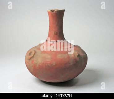 Kunst inspiriert von Bottle, Raised Faces on Body, 11.–14. Century, USA, Missouri, Mississippi, Keramik, Höhe 6-1/8 in., Keramik-Behälter, Klassisches Werk, modernisiert von Artotop mit einem Schuss Moderne. Formen, Farbe und Wert, auffällige visuelle Wirkung auf Kunst. Emotionen durch Freiheit von Kunstwerken auf zeitgemäße Weise. Eine zeitlose Botschaft, die eine wild kreative neue Richtung verfolgt. Künstler, die sich dem digitalen Medium zuwenden und die Artotop NFT erschaffen Stockfoto