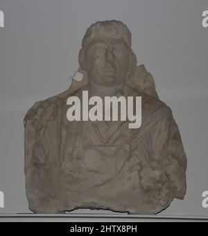 Kunst inspiriert von Grabrelief, ca. 200–273, Syrien, wahrscheinlich aus Palmyra, Kalkstein, 20 7/8 x 18 x 7 3/8 Zoll (53 x 45,7 x 18,7 cm), Steinskulptur, Dieses Relief ist eine Art Grabdenkmal, das charakteristisch für die wohlhabende Karawanenstadt Palmyra in den ersten drei Jahrhunderten A. ist.Klassische Werke, die von Artotop mit einem Schuss Moderne modernisiert wurden. Formen, Farbe und Wert, auffällige visuelle Wirkung auf Kunst. Emotionen durch Freiheit von Kunstwerken auf zeitgemäße Weise. Eine zeitlose Botschaft, die eine wild kreative neue Richtung verfolgt. Künstler, die sich dem digitalen Medium zuwenden und die Artotop NFT erschaffen Stockfoto