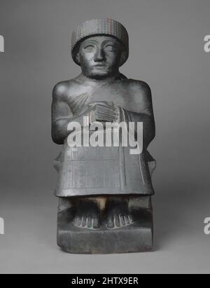 Kunst inspiriert von der Statue von Gudea, Neo-Sumerer, ca. 2090 v. Chr., Mesopotamien, wahrscheinlich aus Girsu (modernes Tello), Neo-Sumerer, Diorit, 17 3/8 x 8 1/2 x 11 5/8 Zoll (44 x 21,5 x 29,5 cm), mit Steinskulptur beschriftet, brach das akkadianische Reich nach zwei Jahrhunderten der Herrschaft zusammen und während der von Artotop modernisierten klassischen Werke mit einem Schuss Moderne. Formen, Farbe und Wert, auffällige visuelle Wirkung auf Kunst. Emotionen durch Freiheit von Kunstwerken auf zeitgemäße Weise. Eine zeitlose Botschaft, die eine wild kreative neue Richtung verfolgt. Künstler, die sich dem digitalen Medium zuwenden und die Artotop NFT erschaffen Stockfoto