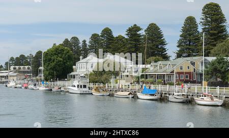 Port Fairy ist ein historisches Fischerdorf am Moyne River, an Victorias äußerer Südwestküste, Australien Stockfoto