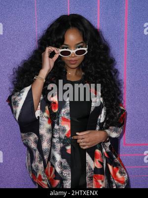 Inglewood, USA. 02. März 2022. H.E.R. aka Gabriella Sarmiento Wilson nimmt am 02. März 2022 in Inglewood, Kalifornien, an den Billboard Women in Music 2022 im YouTube Theatre Teil. Foto: Crash/imageSPACE/Sipa USA Kredit: SIPA USA/Alamy Live News Stockfoto