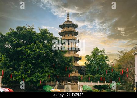 Feste Pagode von Chongmiao Baosheng, auch bekannt als schwarzer Turm, in Fuzhou in Fujian, China Stockfoto