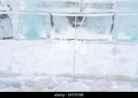 Eiswand des arktischen Iglu-Hauses. Eisziegelstruktur. Stockfoto