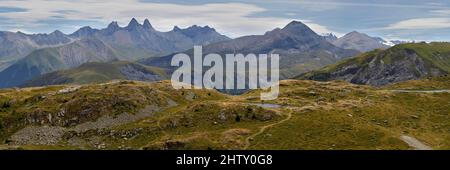 Blick vom Col de la Croix de Fer auf die Aiguille Centrale d'Arves, Rhone-Alpes, Savoie, Frankreich Stockfoto