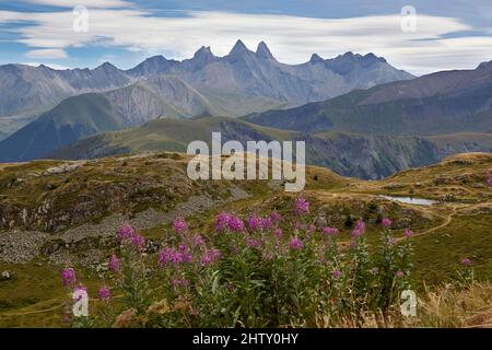 Blick vom Col de la Croix de Fer auf die Aiguille Centrale d'Arves, Rhone-Alpes, Savoie, Frankreich Stockfoto