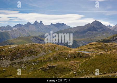 Blick vom Col de la Croix de Fer auf die Aiguille Centrale d'Arves, Rhone-Alpes, Savoie, Frankreich Stockfoto