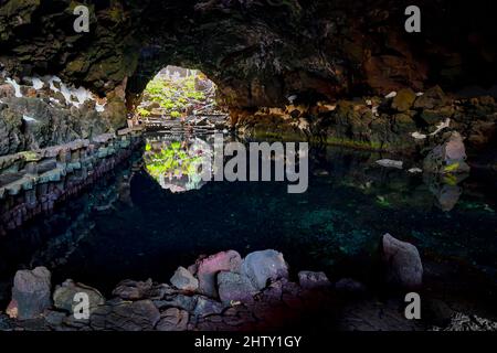 Jameos del Agua, Höhle und Pool, Jameo Grande, entworfen von Cesar Manrique, Lanzarote, Kanarische Inseln, Spanien Stockfoto