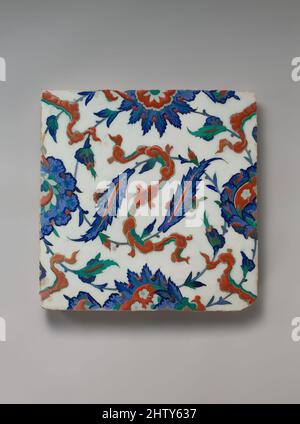 Art Inspired by Tile with Floral and Cloud-Band Design, ca. 1578, Made in Turkey, Iznik, Stonepaste; polychrome lackiert unter transparenter Glasur, H. 9 13/16 Zoll (24,9 cm), Keramik-Fliesen, Restaurationen des Istanbuler Topkapi-Palastes nach 1574 führten zu großen Aufträgen für Keramik, Classic Works modernisiert von Artotop mit einem Schuss Moderne. Formen, Farbe und Wert, auffällige visuelle Wirkung auf Kunst. Emotionen durch Freiheit von Kunstwerken auf zeitgemäße Weise. Eine zeitlose Botschaft, die eine wild kreative neue Richtung verfolgt. Künstler, die sich dem digitalen Medium zuwenden und die Artotop NFT erschaffen Stockfoto