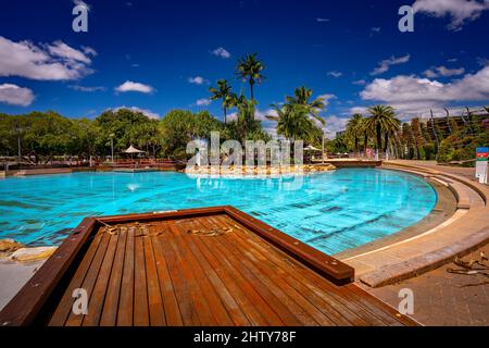 Brisbane, Queensland, Australien - 1. März 2022: Southbank Pool nach dem Hochwasser geschlossen Stockfoto