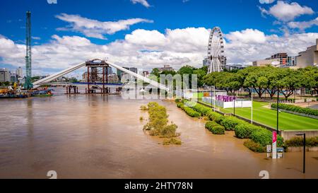 Brisbane, Australien - 1. März 2022: Southbank-Gebiet überflutet nach dem starken Regen Stockfoto