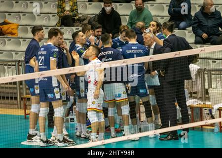 Pala De Andre, Ravenna, Italien, 02. März 2022, Auszeit Ravenna während des Consar RCM Ravenna vs Gas Sales Bluenergy Piacenza - Volleyball Itana Serie Stockfoto