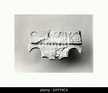 Kunst inspiriert von Fragment of a Window, 9.–10. Jahrhundert, im Iran ausgegraben, Nishapur, Gips; Geformt, Stuck, Klassisches, von Artotop modernisiertes Werk mit einem Schuss Moderne. Formen, Farbe und Wert, auffällige visuelle Wirkung auf Kunst. Emotionen durch Freiheit von Kunstwerken auf zeitgemäße Weise. Eine zeitlose Botschaft, die eine wild kreative neue Richtung verfolgt. Künstler, die sich dem digitalen Medium zuwenden und die Artotop NFT erschaffen Stockfoto