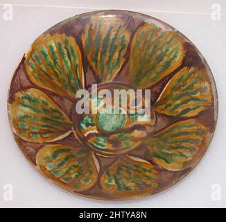 Kunst inspiriert von Bowl, 10. Jahrhundert, hergestellt im heutigen Usbekistan, Samarqand, Steingut, H. 4 Zoll (10,2 cm), Keramik, Klassisches von Artotop modernisiertes Werk mit einem Schuss Moderne. Formen, Farbe und Wert, auffällige visuelle Wirkung auf Kunst. Emotionen durch Freiheit von Kunstwerken auf zeitgemäße Weise. Eine zeitlose Botschaft, die eine wild kreative neue Richtung verfolgt. Künstler, die sich dem digitalen Medium zuwenden und die Artotop NFT erschaffen Stockfoto