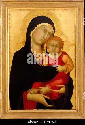 Kunst inspiriert von Madonna und Kind, ca. 1326, Tempera auf Holz, Goldgrund, insgesamt 23 1/8 x 15 1/2 Zoll (58,7 x 39,4 cm); lackierte Oberfläche 22 1/2 x 15 1/8 Zoll (57,2 x 38,4 cm), Gemälde, Simone Martini (Italienisch, Siena, aktiv von 1315–gestorben 1344 Avignon), Simone Martini war eines der von Artotop mit einem Schuss Moderne modernisierten, klassischen Werke. Formen, Farbe und Wert, auffällige visuelle Wirkung auf Kunst. Emotionen durch Freiheit von Kunstwerken auf zeitgemäße Weise. Eine zeitlose Botschaft, die eine wild kreative neue Richtung verfolgt. Künstler, die sich dem digitalen Medium zuwenden und die Artotop NFT erschaffen Stockfoto