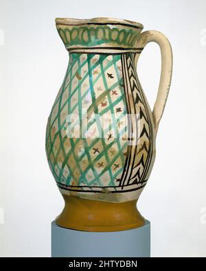 Kunst inspiriert von Krug (Boccale), Ende 14. oder Anfang 15. Jahrhundert, Italienisch, wahrscheinlich Toskana oder Umbrien, Maiolica (verzinntes Steingut), Höhe: 9 5/8 Zoll (24,4cm), Keramik-Keramik, Klassisches Werk, modernisiert von Artotop mit einem Schuss Moderne. Formen, Farbe und Wert, auffällige visuelle Wirkung auf Kunst. Emotionen durch Freiheit von Kunstwerken auf zeitgemäße Weise. Eine zeitlose Botschaft, die eine wild kreative neue Richtung verfolgt. Künstler, die sich dem digitalen Medium zuwenden und die Artotop NFT erschaffen Stockfoto