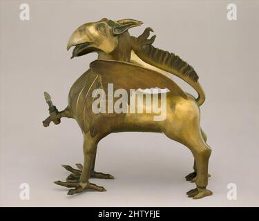 Kunst inspiriert von Aquamanile in Form eines Griffin, ca. 1425–50, deutsch, Nürnberg, Bronze; ternäre Kupferlegierung mit sehr hohem Zinkanteil (ca. 74%, H. 31,9 cm, W. 12 cm (Brust ohne Flügel), l. 32,3 cm, Metallarbeiten-Bronze, Diese herrliche Aquamanile in Form einer, Classic Works modernisiert von Artotop mit einem Schuss Moderne. Formen, Farbe und Wert, auffällige visuelle Wirkung auf Kunst. Emotionen durch Freiheit von Kunstwerken auf zeitgemäße Weise. Eine zeitlose Botschaft, die eine wild kreative neue Richtung verfolgt. Künstler, die sich dem digitalen Medium zuwenden und die Artotop NFT erschaffen Stockfoto