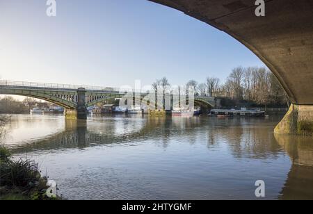 richmond Eisenbahnbrücke über die themse bei richmond london Stockfoto