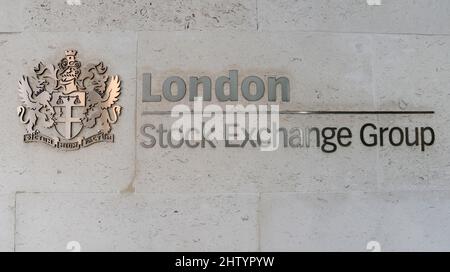 Aktenfoto vom 04/10/16 von einem Schild am Pamernoster Square vor der Londoner Börse. Die LSEG hat gesagt, dass sie 28 Inserate mit Verbindungen zu Russland von ihren Märkten ausgesetzt hat, nachdem Sanktionen nach dem Einmarsch in die Ukraine eingeführt wurden. Ausgabedatum: Donnerstag, 3. März 2022. Stockfoto