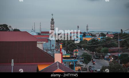 Die Atmosphäre des Nachmittags vor Sonnenuntergang in der Stadt Buntang Stockfoto