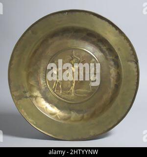 Art inspired by Dish, Anfang 16. Jahrhundert, Deutsch, Messing, Durchm.: 16 1/8 Zoll (41 cm), Metallarbeiten-Messing, Klassisches Werk, modernisiert von Artotop mit einem Schuss Moderne. Formen, Farbe und Wert, auffällige visuelle Wirkung auf Kunst. Emotionen durch Freiheit von Kunstwerken auf zeitgemäße Weise. Eine zeitlose Botschaft, die eine wild kreative neue Richtung verfolgt. Künstler, die sich dem digitalen Medium zuwenden und die Artotop NFT erschaffen Stockfoto