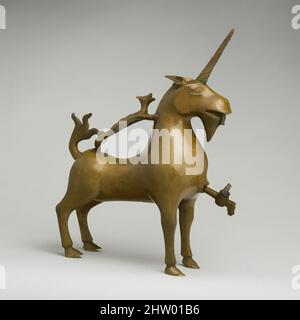 Kunst inspiriert von Aquamanile in Form eines Einhorns, ca. 1425–50, hergestellt in Nürnberg, Deutschland, Kupferlegierung, Gesamt (bis Hornspitze): 15 1/2 x 11 1/2 x 4 7/16 Zoll (39,4 x 29,2 x 11,3 cm), Metall-Kupfer-Legierung, die aquamanile seinen Namen von den lateinischen Wörtern für Wasser (aqua, Classic Works modernisiert von Artotop mit einem Schuss Moderne. Formen, Farbe und Wert, auffällige visuelle Wirkung auf Kunst. Emotionen durch Freiheit von Kunstwerken auf zeitgemäße Weise. Eine zeitlose Botschaft, die eine wild kreative neue Richtung verfolgt. Künstler, die sich dem digitalen Medium zuwenden und die Artotop NFT erschaffen Stockfoto