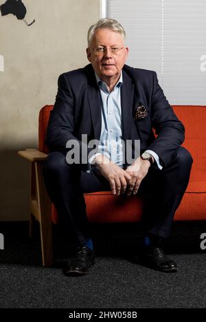 Berlin, Deutschland. 02. März 2022. Peter Limbourg, Generaldirektor der Deutschen Welle (DW), bei einem exklusiven Porträttermin im Berliner Büro der Deutschen Welle. Quelle: Carsten Koall/dpa/Alamy Live News Stockfoto