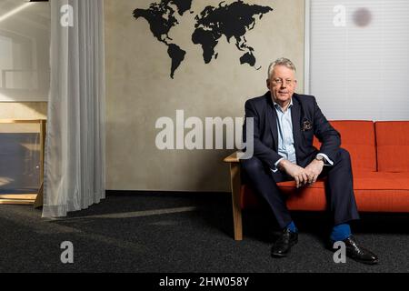 Berlin, Deutschland. 02. März 2022. Peter Limbourg, Generaldirektor der Deutschen Welle (DW), bei einem exklusiven Porträttermin im Berliner Büro der Deutschen Welle. Quelle: Carsten Koall/dpa/Alamy Live News Stockfoto