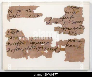 Kunst inspiriert von Papyri Fragments of a Letter, 7.. Jahrhundert, hergestellt in byzantinischem Ägypten, koptisch, Papyrus und Tusche, gerahmt: 3 11/16 x 4 13/16 Zoll (9,4 x 12,2 cm), Papyrus, Classic Works modernisiert von Artotop mit einem Schuss Moderne. Formen, Farbe und Wert, auffällige visuelle Wirkung auf Kunst. Emotionen durch Freiheit von Kunstwerken auf zeitgemäße Weise. Eine zeitlose Botschaft, die eine wild kreative neue Richtung verfolgt. Künstler, die sich dem digitalen Medium zuwenden und die Artotop NFT erschaffen Stockfoto