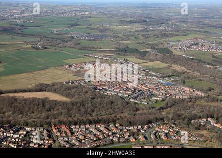 Luftaufnahme eines neuen Wohnbaus auf einem ehemaligen landwirtschaftlichen oder grünen Gürtelland bei Pelton Fell in der Nähe von Chester-le-Street, County Durham Stockfoto