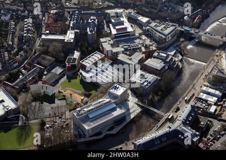 Luftaufnahme verschiedener Unternehmen, Büros und Freeman's Quay Leisure Center, Freeman's Place im Stadtzentrum von Durham Stockfoto