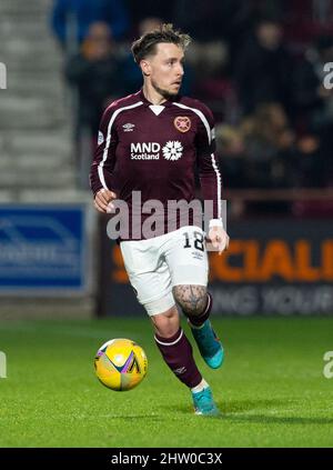 Edinburgh, Großbritannien. 02. Mär, 2022. Cinch Premiership - Heart of Midlothian gegen Aberdeen 02/03/2022 Pic Shows: Der Mittelfeldspieler von Hearts, Barrie McKay, bringt den Ball nach oben, während Hearts in der Cinch Premiership im Tynecastle Park, Edinburgh, Gastgeber von Aberdeen ist. Quelle: Ian Jacobs/Alamy Live News Stockfoto