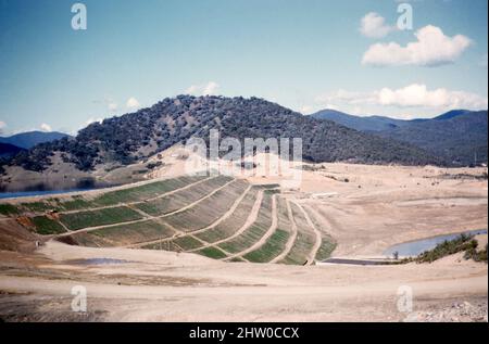 Staudamm und Stausee vermutlich Lake Eildon, Victoria, Australien 1956 Stockfoto