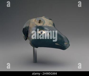 Kunst inspiriert von Antelope Head, späte Periode, Dynastie 27, 525–404 v. Chr., aus Ägypten; Wahrscheinlich aus der Memphite Region, Memphis (mit Rahina), Greywacke, Travertin (ägyptischer Alabaster), Achat, h. 9 cm (3 9/16 Zoll); mit 15 cm (5 7/8 in), dieser Kopf einer Antilope stellt späten Zeitraum Tier, Klassische Werke modernisiert von Artotop mit einem Spritzer der Moderne. Formen, Farbe und Wert, auffällige visuelle Wirkung auf Kunst. Emotionen durch Freiheit von Kunstwerken auf zeitgemäße Weise. Eine zeitlose Botschaft, die eine wild kreative neue Richtung verfolgt. Künstler, die sich dem digitalen Medium zuwenden und die Artotop NFT erschaffen Stockfoto