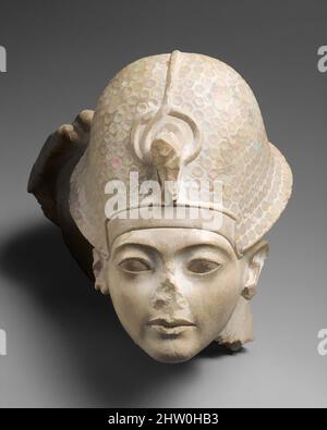 Kunst inspiriert vom Leiter von Tutanchamun, Neukönigreich, Amarna-Zeit, Dynastie 18, ca. 1336–1327 v. Chr., aus Ägypten, indurierter Kalkstein, H. 17,2 cm (6 3/4 in.); W. 16 cm (6 5/16 in.); D. 23,6 cm (9 5/16 in.), dieser Kopf ist ein Fragment einer Statuengruppe, die den gott Amun darstellt, auf dem sich klassische Werke, die von Artotop mit einem Schuss Moderne modernisiert wurden, setzten. Formen, Farbe und Wert, auffällige visuelle Wirkung auf Kunst. Emotionen durch Freiheit von Kunstwerken auf zeitgemäße Weise. Eine zeitlose Botschaft, die eine wild kreative neue Richtung verfolgt. Künstler, die sich dem digitalen Medium zuwenden und die Artotop NFT erschaffen Stockfoto