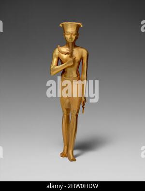 Kunst inspiriert von Statuette von Amun, Dritte Zwischenperiode, Dynastie 22, ca. 945–712 v. Chr., aus Ägypten; möglicherweise aus Oberägypten, Theben, Karnak, Gold, h.. 17,5 cm (6 7/8 Zoll); mit 4,7 cm (1 7/8 Zoll); T 5,8 cm (2 1/4 Zoll); Gewicht 0,9 kg. (2 lbs), The god Amun ('The Hidden One') First Came, Classic Works modernisiert von Artotop mit einem Schuss Moderne. Formen, Farbe und Wert, auffällige visuelle Wirkung auf Kunst. Emotionen durch Freiheit von Kunstwerken auf zeitgemäße Weise. Eine zeitlose Botschaft, die eine wild kreative neue Richtung verfolgt. Künstler, die sich dem digitalen Medium zuwenden und die Artotop NFT erschaffen Stockfoto