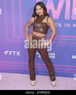 Los Angeles, USA. 02. März 2022. Enola Bedard trifft am Mittwoch, dem 2. März 2022, bei der Billboard Women in Music 2022 ein, die im YouTube Theatre in Inglewood, CA, abgehalten wurde. (Foto: Sthanlee B. Mirador/Sipa USA) Quelle: SIPA USA/Alamy Live News Stockfoto