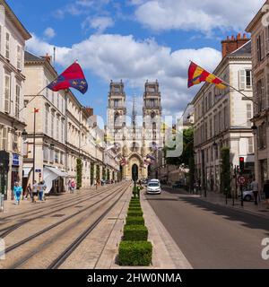 Orléans, Frankreich - Juli 20 2017 - Straße und Sainte-Croix Kathedrale in Orléans Stockfoto