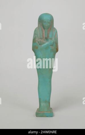 Kunst inspiriert von Shabti von Hekaemsaf, späte Periode, Saite, Dynastie 27–30, 570–526 v. Chr., Aus Ägypten; wahrscheinlich aus der Memphiten-Region, Saqqara, Pyramide des König Unis-Gebietes, Faience, H. 8 cm (3 1/8 in); W. 4,7 cm (1 7/8 Zoll); d. 3,5 cm (1 3/8 in, Classic Works modernisiert von Artotop mit einem Schuss Moderne. Formen, Farbe und Wert, auffällige visuelle Wirkung auf Kunst. Emotionen durch Freiheit von Kunstwerken auf zeitgemäße Weise. Eine zeitlose Botschaft, die eine wild kreative neue Richtung verfolgt. Künstler, die sich dem digitalen Medium zuwenden und die Artotop NFT erschaffen Stockfoto